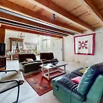 Awesome In Et Thoumeyra Casa de Férias Les Lèves-et-Thoumeyragues