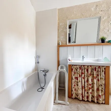 Holiday home Lovely In Et Thoumeyra