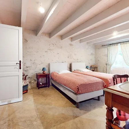 Holiday home Lovely In Et Thoumeyra Les Leves-et-Thoumeyragues