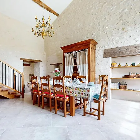 Holiday home Lovely In Et Thoumeyra