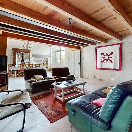 Lovely In Et Thoumeyra Holiday home Les Leves-et-Thoumeyragues