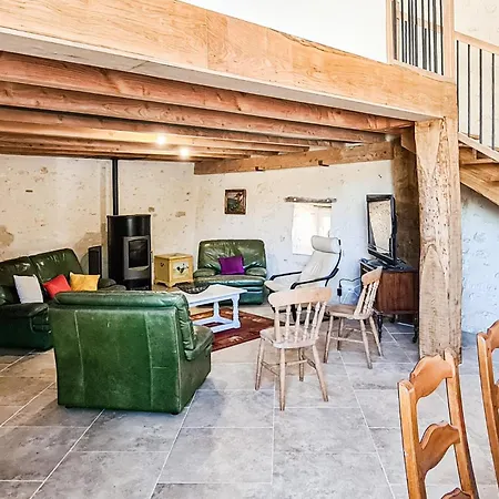 Holiday home Lovely In Et Thoumeyra Les Leves-et-Thoumeyragues